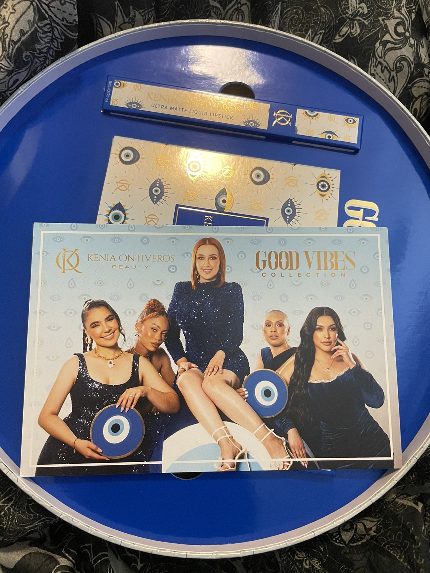 Kenia Ontiveros”Good Vibes Collection”/Eyeshadow And Lip Gloss