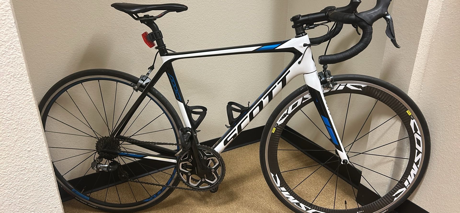 SCOTT Addict 15 Carbon Fiber Road Bike