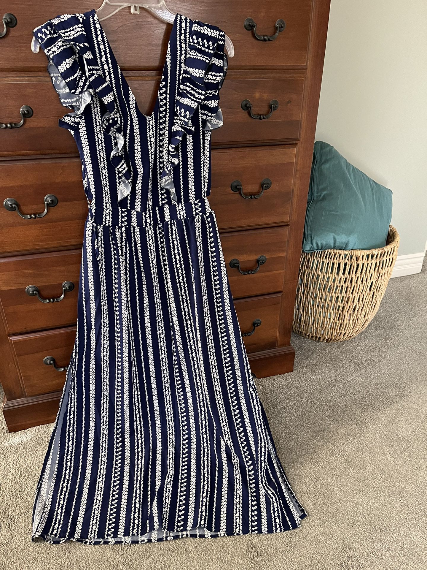 New Women’s Size M Navy Blue & White Flowing Dress - Gorgeous!