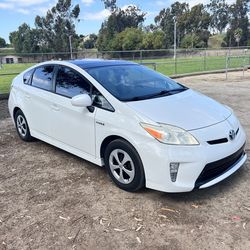 2013 Toyota Prius hybrid Clean title