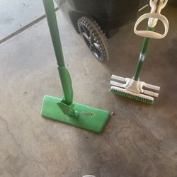 Free::::2-mops heads freeđź’«needs slip ons&liquid bottles