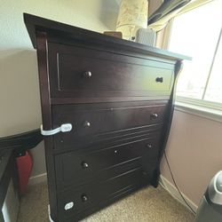 Crib With Side Table Changing Station & Dresser