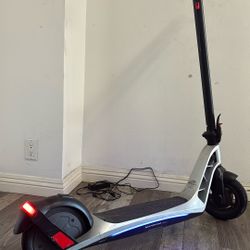 Durable Electric Scooter With Flat free Solid Tires