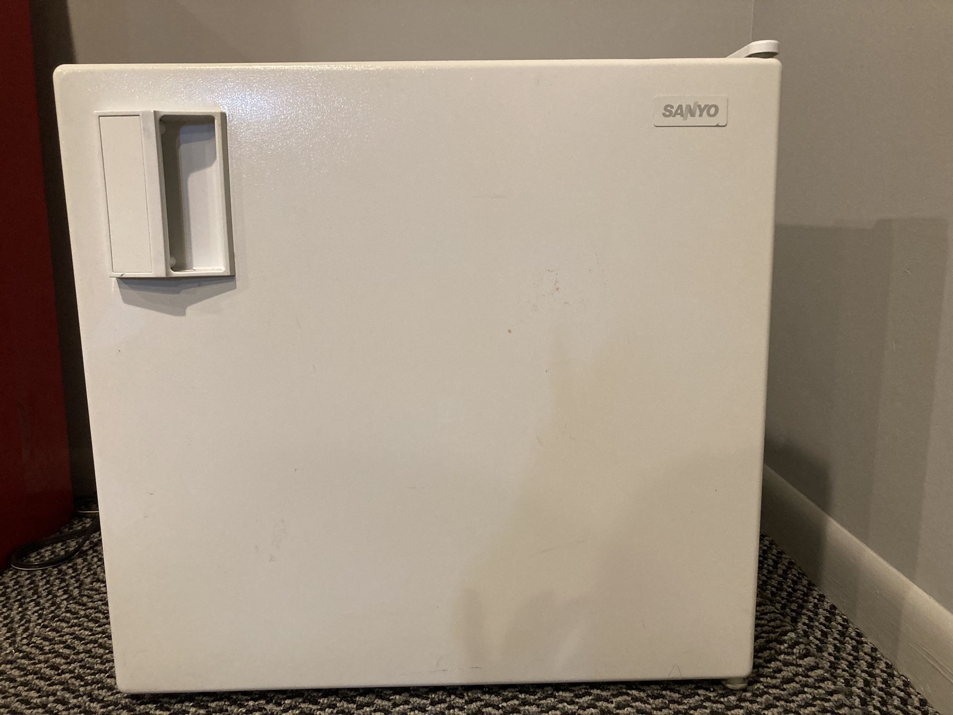 Sanyo Mini Fridge