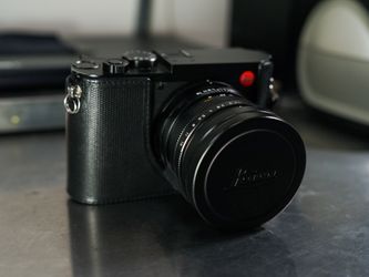 Leica Q2 Photography Camera 28MM w/ Leica Grip & Leica Leather Case!