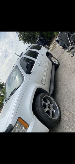 2011 Chevy Tahoe, Full Part Out Good Parts 