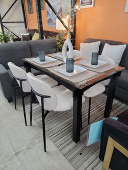 Table + 4 chairs floor sample liquidation