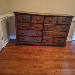 8 Drawer Dresser $100