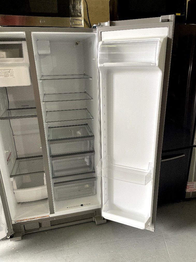 WHIRLPOOL 36” side by side refrigerator stainless steel $600