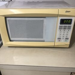 Very Good Condition Oster Microwave 