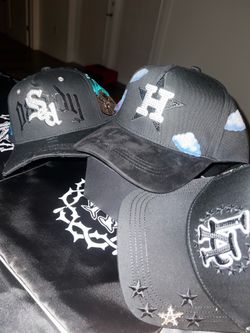 Multiple hats styles. Dandy’s, Barbas Hats