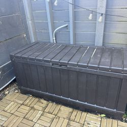 92 Gallon Resin Outdoor Storage