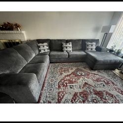 3 - Piece Sectional With Chase Grey Fabric 140” With Right Arm 91” Facing Chase