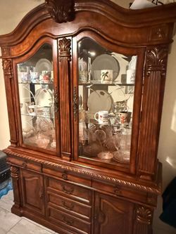 China cabinet / hutch