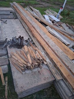 Concrete form boards