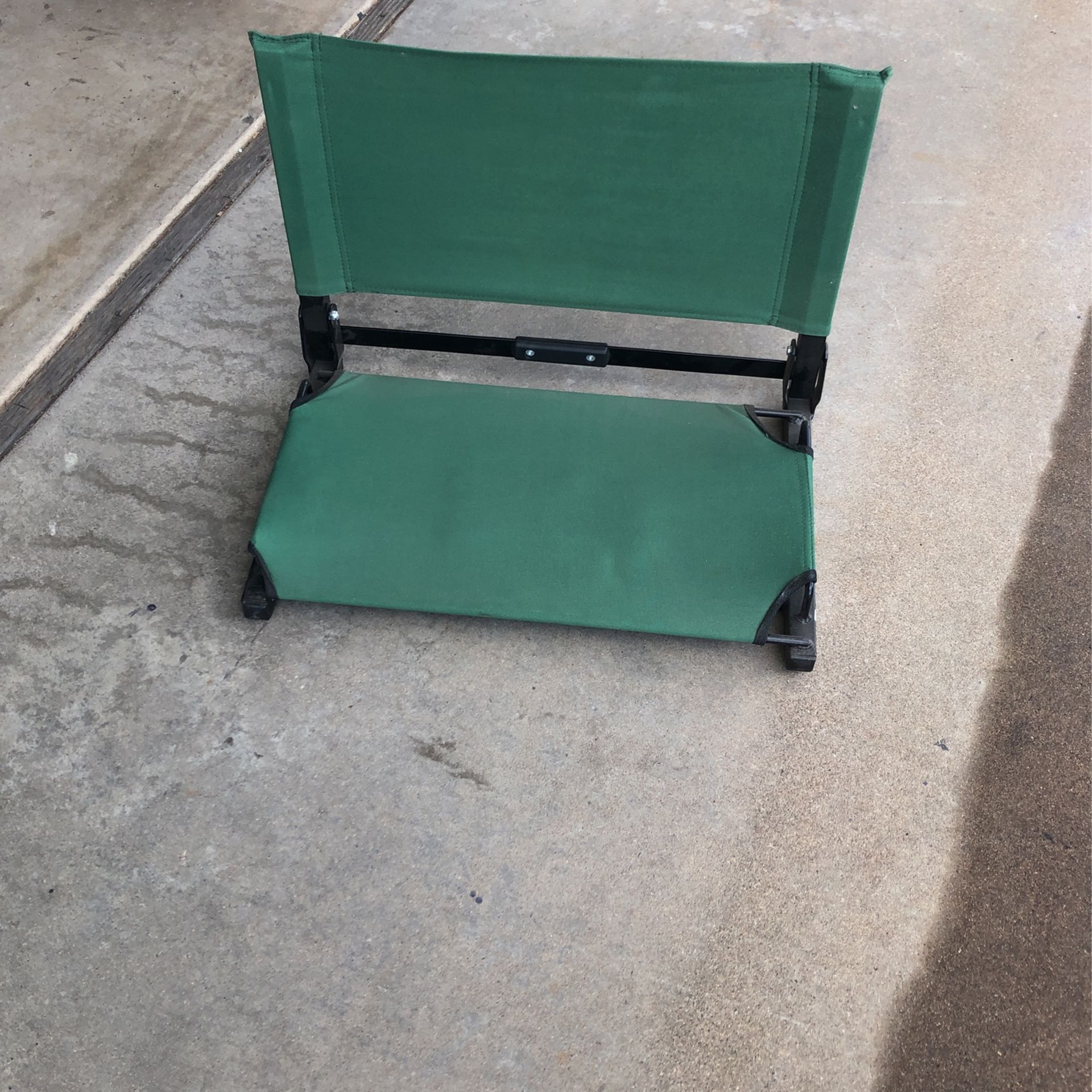 Deluxe Wide Stadium Seat