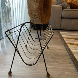 Contemporary modern magazine rack