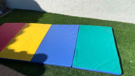 Gymnastics foldable mats