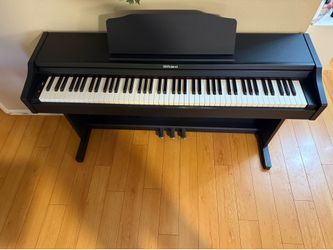 Roland RP102 88-Key Digital Piano - Black