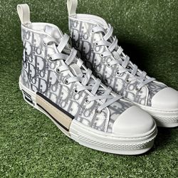 B23 Men’s size 8 & 8.5 Men’s Shoe