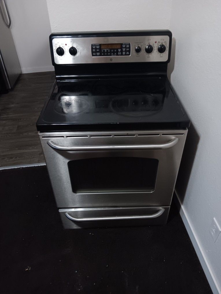GE Electric Stove