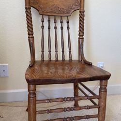 Antique Hand Carved Chair (Oak)