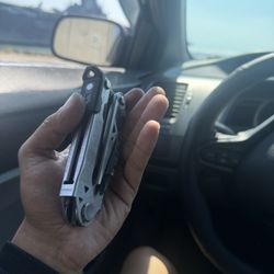 Gerber Essential Survival Center Multi Tool 