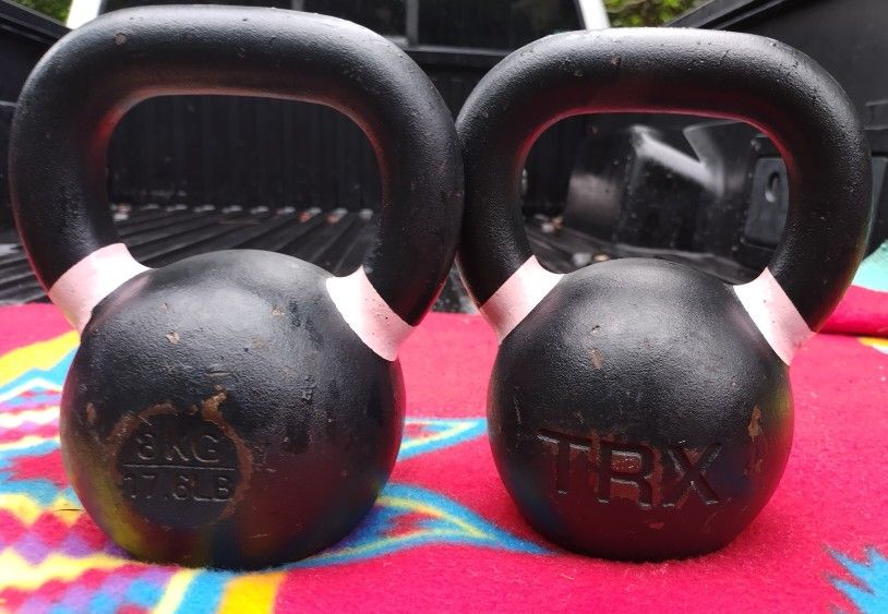 PAIR OF TRX : 17.6 (8kg ) KETTLEBELLS :