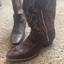 Ariat Size 8 Woman Boots Like New!