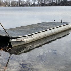 Pontoon Deck Boat