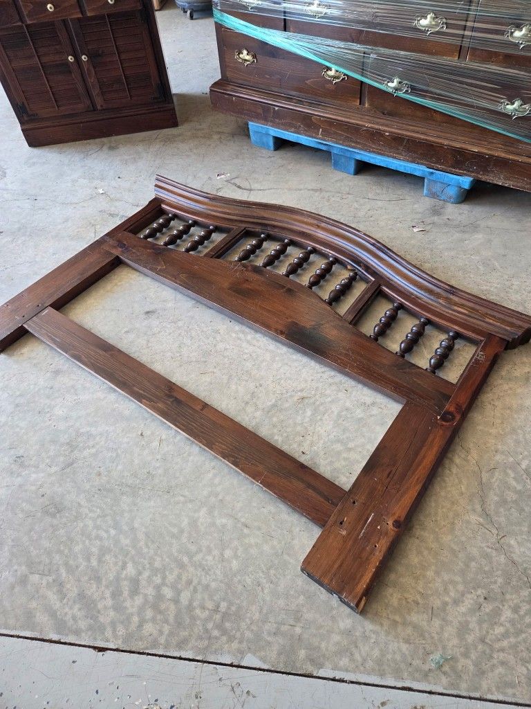 Ethan and Allen 5pice  bedroom set 