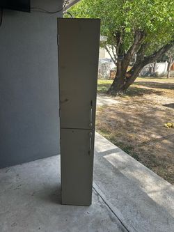 2 lockers