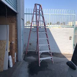 10’ Fiberglass Stepladder