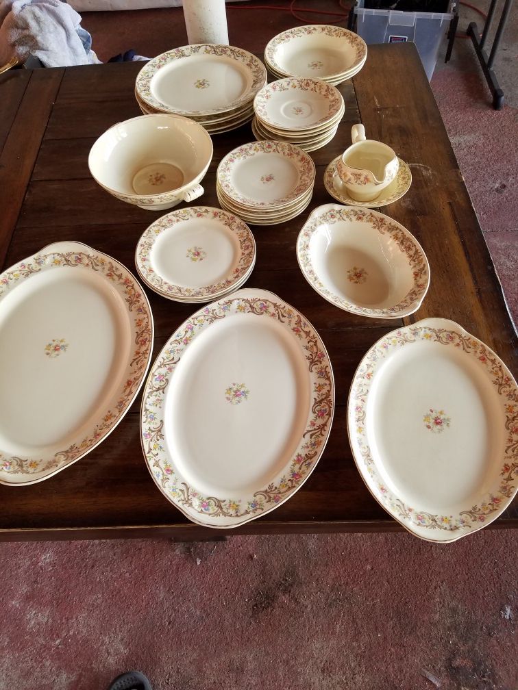 Rare Vintage Taylor Smith Taylor TST 1631 china set browl scrolls with floral rim and center and gold trim 31 pcs. from mid 40's A51V991