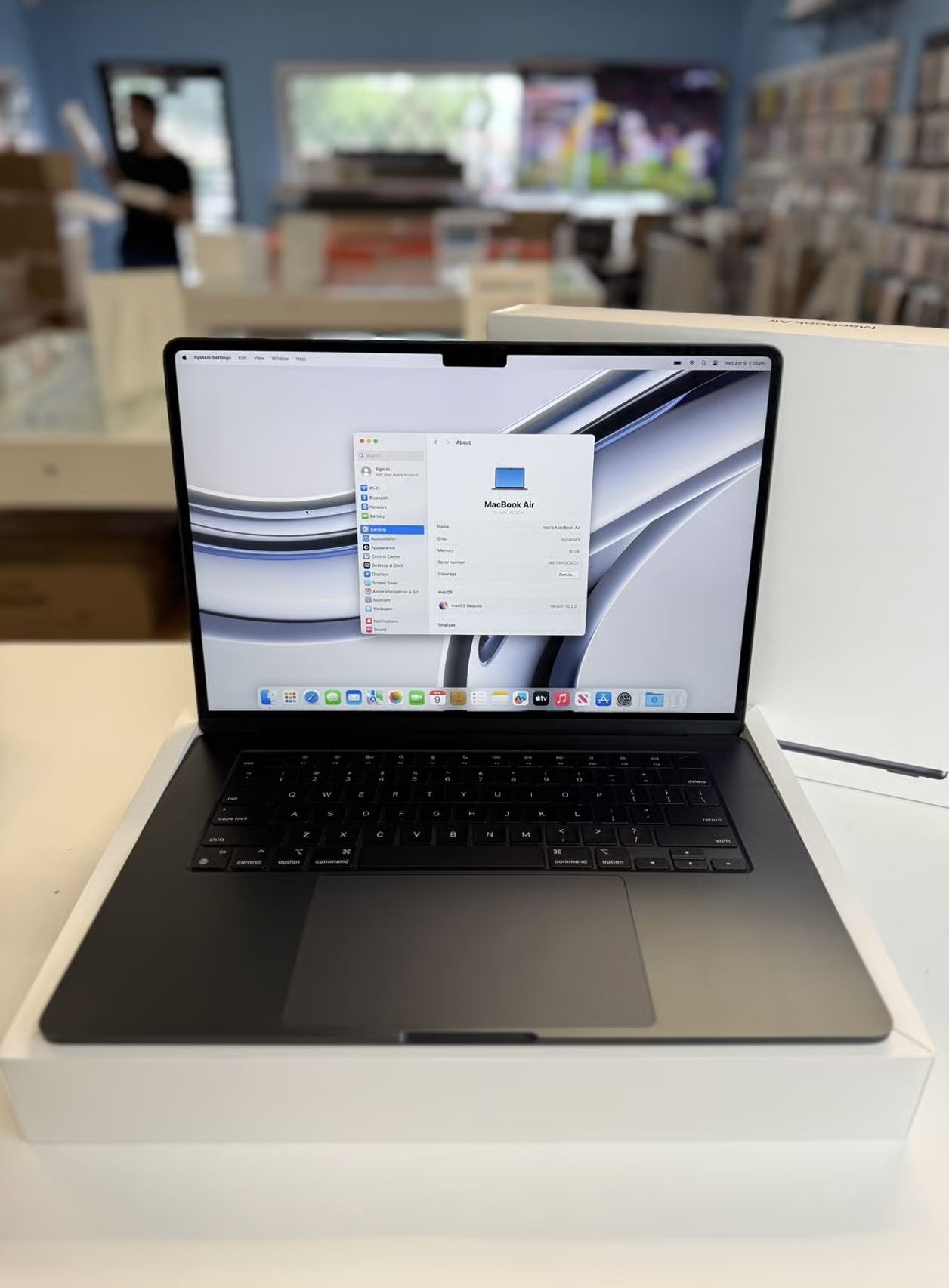 MacBook Air 2024 15inch M3 chip with Apple intelligence midnight