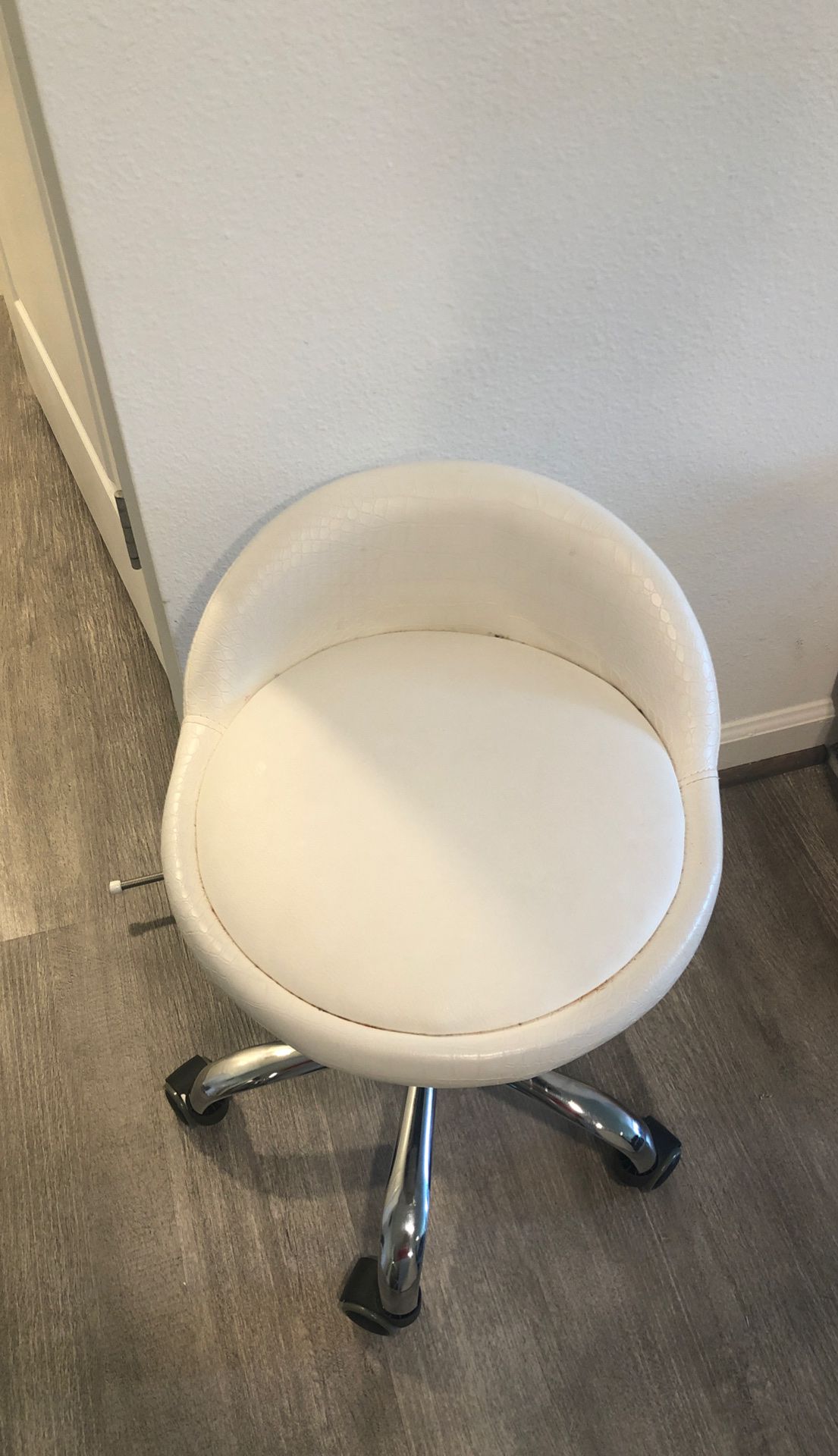 White chair for dresser