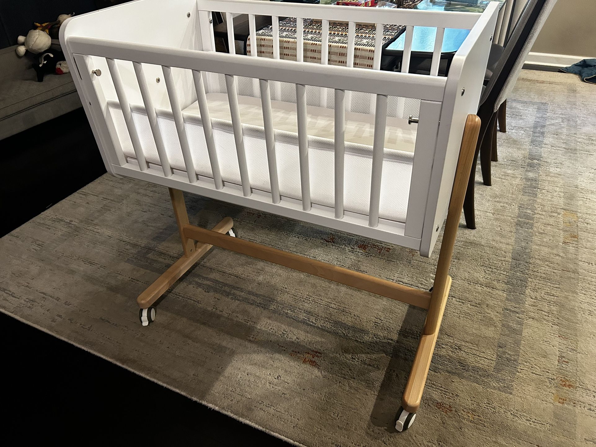 Comfy Cubs Wooden Bedside Bassinet Sleeper w/ Desk Conversion Kit