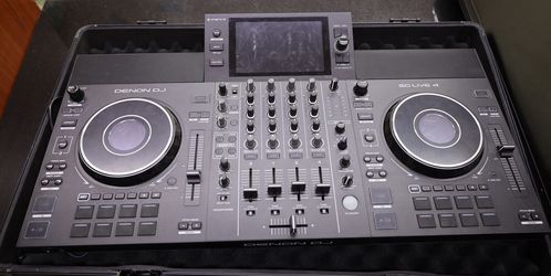 DENON SC LIVE 4 Standalone 4-Deck DJ Controller with 7" Touchscreen