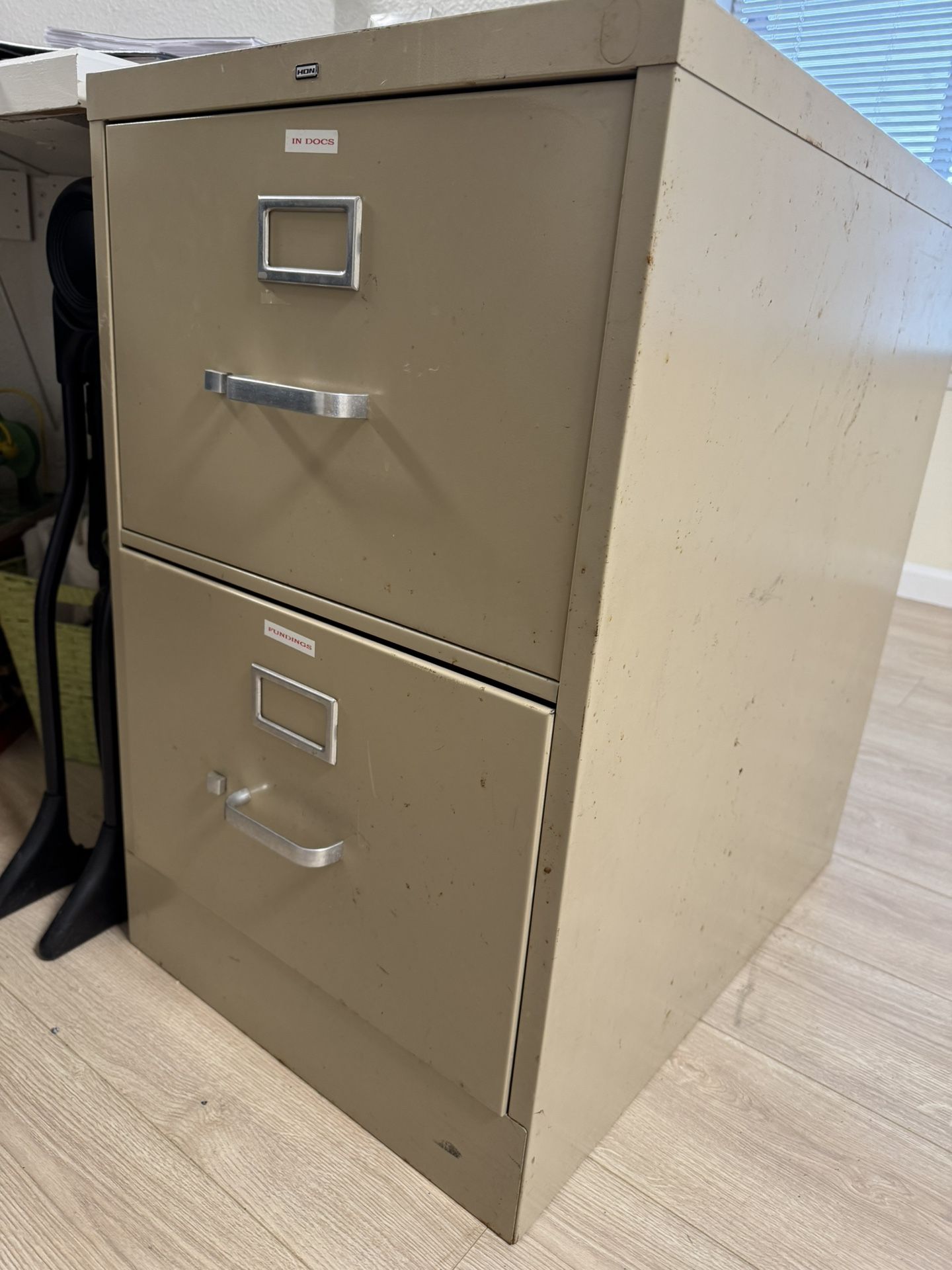 Filing cabinet - Metal 2 Drawer 