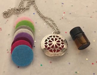 Diffuser necklace plus 1ml copaiba & lavender essential oil blend