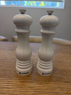 Le Creuset salt and pepper mill shaker set