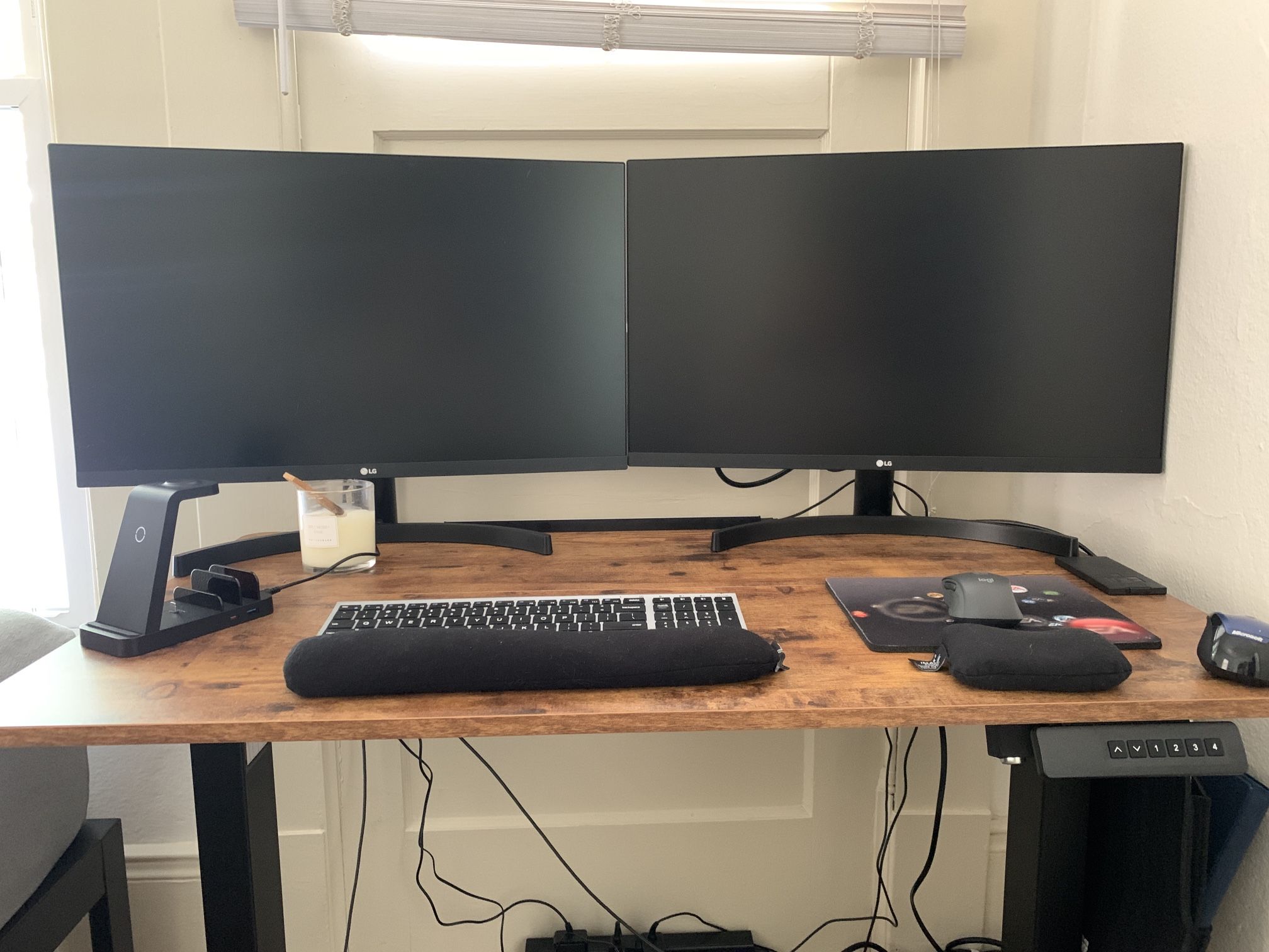 LG Monitor 27”