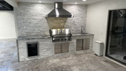 Outdoor Grill/Kitchen