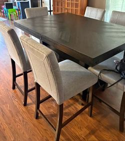 Table & chairs