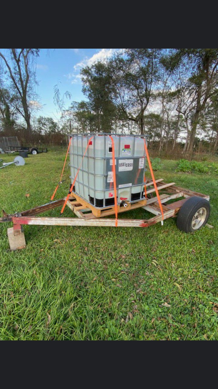 Water tank and trailer