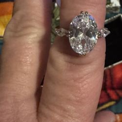 Beautiful Size 8 S925 Moissanite 5ct