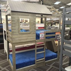 Twin/Twin House Bunk Bed
