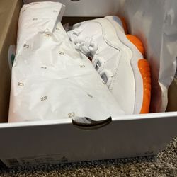 Jordan 11 Citrus Size 9 9W / 7.5