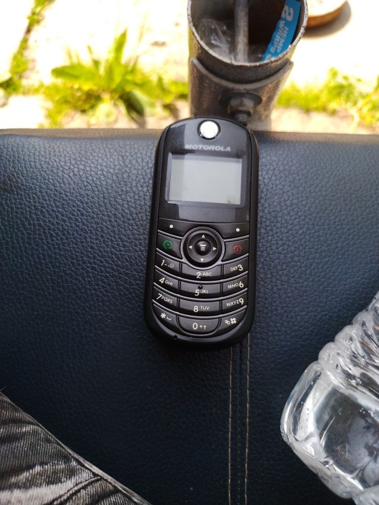 Motorola Ole Skook Cell Phone I