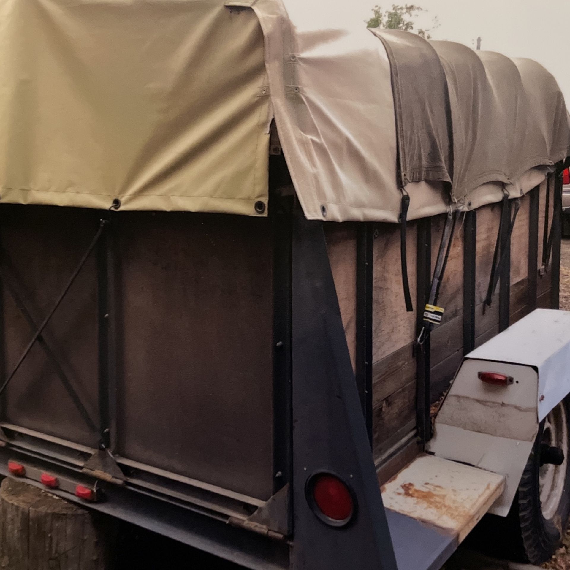 Heavy duty hauling trailer